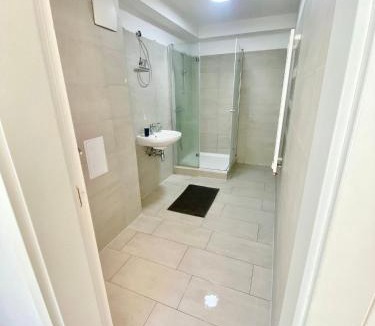 Grinzing Apartment | Apartment with Terrace & Free Parking