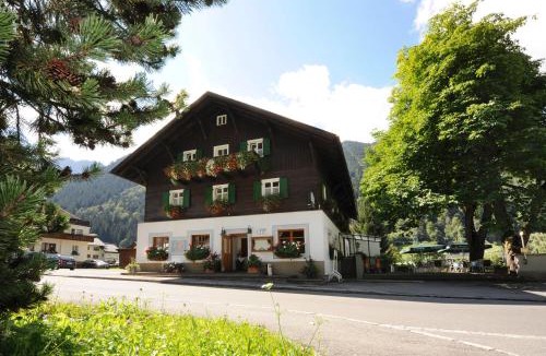 Partenen House | Pension Backstuba