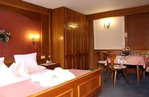 Berwang Bed & Breakfast | Hotel-Restaurant Edelweiẞ