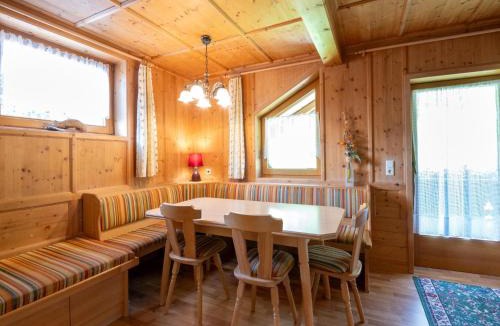 Brandberg Apartment | Apartment in Mayrhofen with a balcony