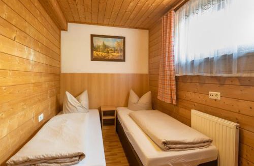 Brandberg Apartment | Apartment in Mayrhofen with a balcony