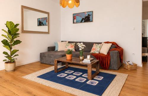 Landstrasse Apartment | Modern 3BR Belvedere Apartment with Balconies