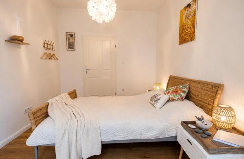Landstrasse Apartment | Modern 3BR Belvedere Apartment with Balconies