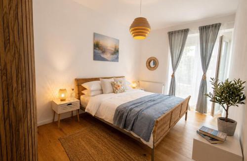 Landstrasse Apartment | Modern 3BR Belvedere Apartment with Balconies
