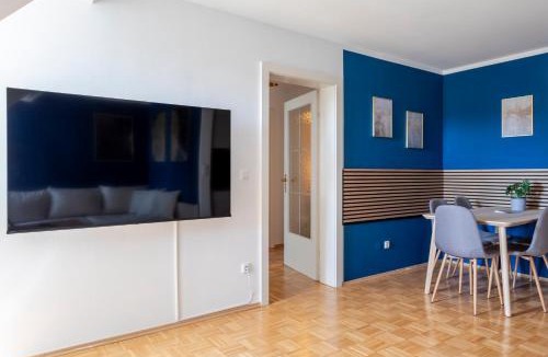 Graz City Centre Apartment | Quiet Courtyard Altstadt Suite - 2BR, Lift & Free Parking by HERO HOMES Graz