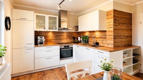 Seeboden Apartment | EulenNest - Ferienhaus in Seeboden am Millstätter See mit Bergblick & Sauna