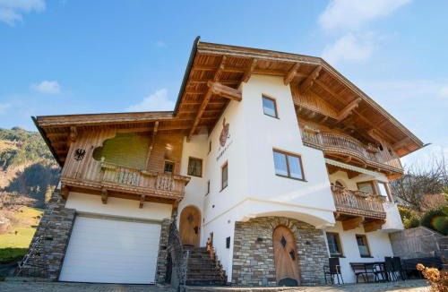 Ramsau im Zillertal House | Exclusive apartment with garden and whirlpool