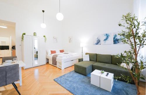 Meidling Apartment | Urban Apartment with balcony near Schönbrunn