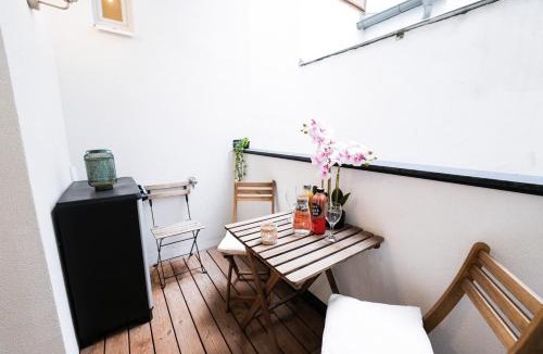 Meidling Apartment | Urban Apartment with balcony near Schönbrunn