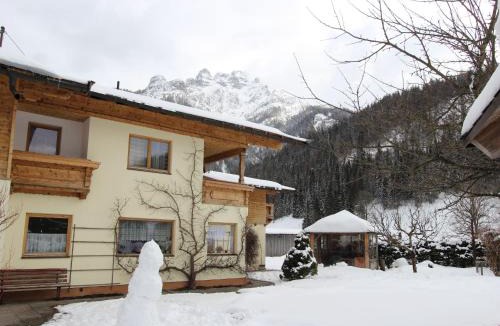 Waidring Apartment | Alluring Apartment with Swimming Pool in Waidring Tyrol