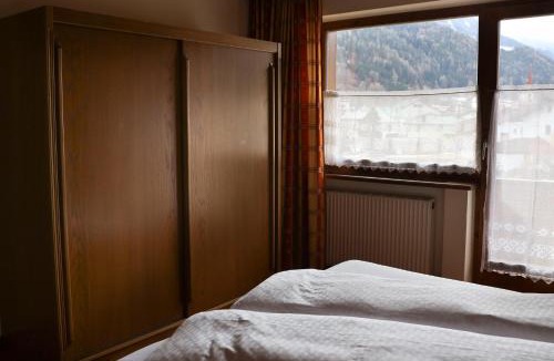 Ried im Oberinntal Apartment | Chalet Tschallener