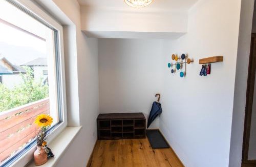 Nassereith House | Gemütliches Gästezimmer mit gemeinsamer Küche, Wohnzimmer & Balkon