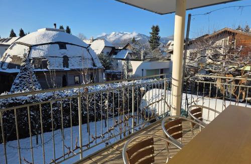 Koblach Apartment | Coraline -Koblach, 6-10 P, 3 Schlafzimmer, Küche, riesige Terrasse, Parkplatz, WiFi, Stellplatz Ski