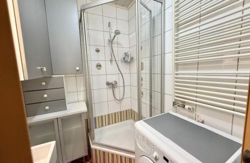 Schwechat Apartment | Stylish Apartment Near Airport & Train Station