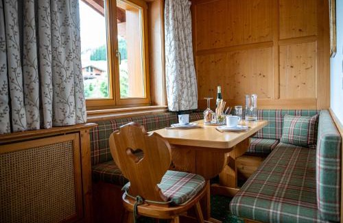 Lech am Arlberg Hotel | die AlpenRose