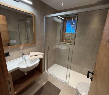 Flirsch Bed & Breakfast | Pension Kristall
