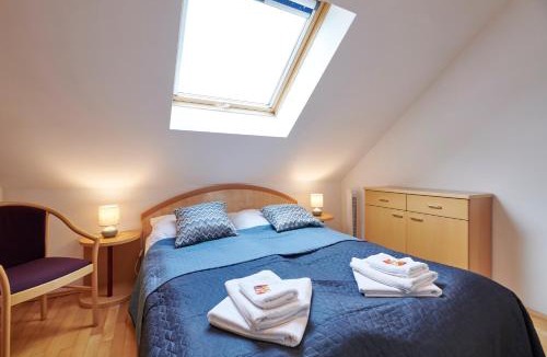 Lutzmannsburg House | DAS BURGENNEST - Familienchalet für 4-5 mit privatem Bademantelgang zur Therme