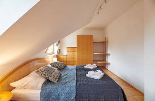Lutzmannsburg House | DAS BURGENNEST - Familienchalet für 4-5 mit privatem Bademantelgang zur Therme