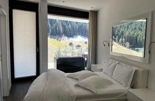 Kappl Apartment | Luxurious 3 bed, 3 bath Apmt w Pool