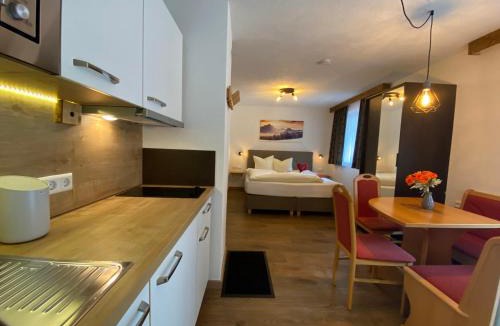 Jerzens House | Pension Jagerhof - Sommercard Inkl - 5 Min zum Hochzeiger