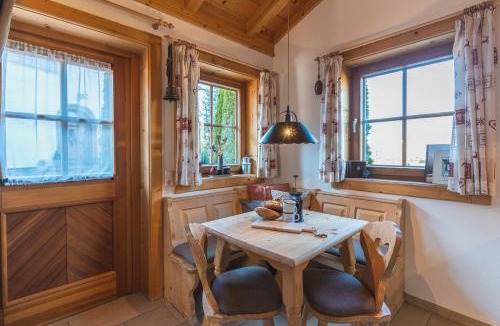 Kaprun House | Dorfchalets - Chalet Lausi inkl Tauern Spa Therme Eintritt & Sommerkarte