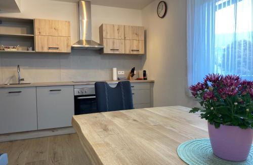 Jenig Apartment | Ferienwohnung MINA - Rattendorf