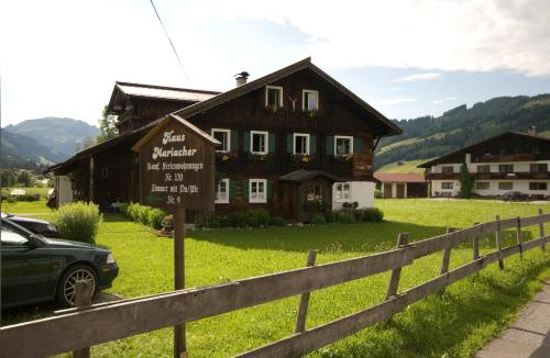 Tannheim House | Tirolerhaus Tannheim - zentral und ruhig - gemütliche Dachgeschosswohnung mit separater Küche, Schlafzimmer & Charme - ab 7 Tage buchbar