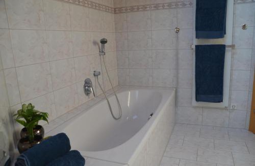 Gaissau Apartment | Familienparadies am Bodensee - 87m2 Haushälfte mit Garten & Heimkino