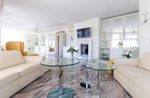 Klosterneuburg Apartment | Luxury Villa with Indoor Pool, Jacuzzi, Sauna & Breathtaking City View