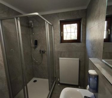 Hoetting House | Spacious Room in Modern Flat
