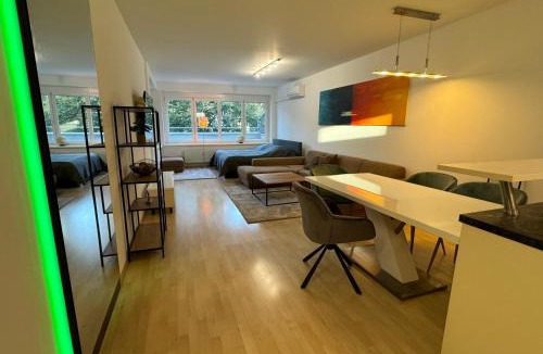 Waldegg Apartment | City Apartment Linz 3 Zimmer - Klimaanlage, Großes Sofa, Cafe & WLAN, Selfcheckin, Parkplatz, für 5 Gäste