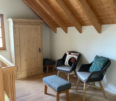Levis Apartment | Neu renoviertes 2Zi Appartment im DG