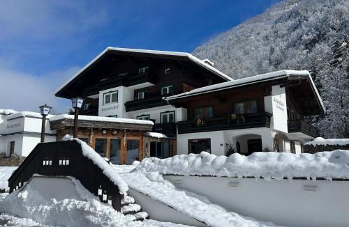 Kaprun Hotel | Pension Baranekhof - Accommodation in Nature with Mountain Views - Baranek Resorts