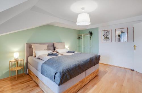 Graz City Centre Apartment | Schlossberg Panorama Suite - 3BR & Free Parking in Altstadt by HERO HOMES Graz