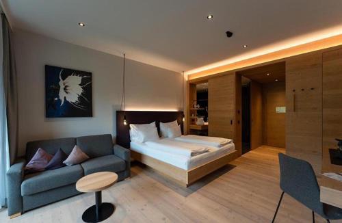 Maria Alm am Steinernen Meer Hotel | Wellness und Brunch Hotel MorgenZeit beheizter Naturteich Genuss Frühstück bis 13 Uhr Hochkönig Sommercard