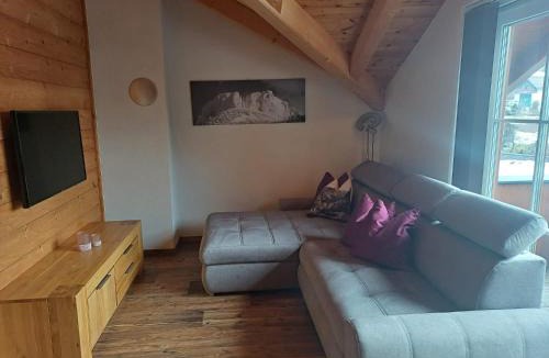 Gallhof Apartment | Ferienwohnung Kirchschlager Zirbenholz & ruhige Lage im Ausseerland