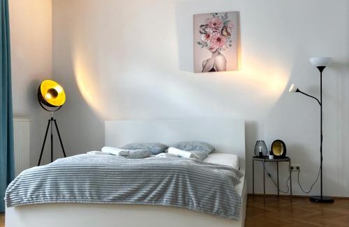 Funfhaus Apartment | Central Mariahilfer Apartment 5 min to the Schönbrunn Palace and City shopping center