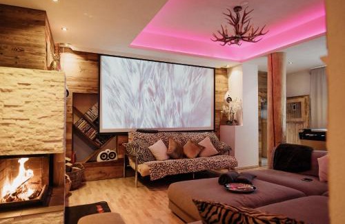 Medraz Apartment | Das Mountain Getaway - Luxury Ground Floor Stubai Super Card