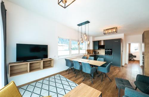 Schlitters Apartment | AlpenLuxus presents - MARIAS Zillertalblick with Roof Terrace, 3 Bedrooms & Parking Space
