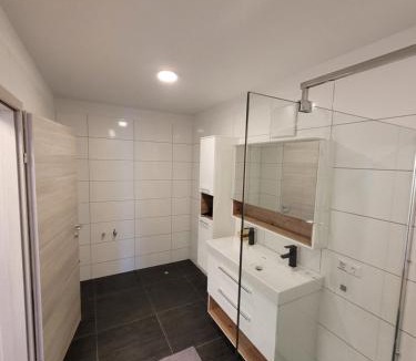 Krummnussbaum Apartment | Apartment Krummnußbaum, Neu und großzügig mit direktem Donaublick auf Maria Taferl