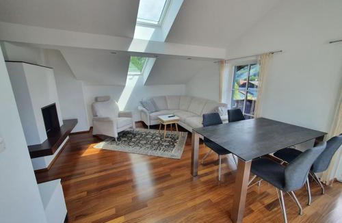 Mattsee Apartment | Exklusive Ferienwohnung LAKEVIEW in Bestlage Mattsee, beschattbare Dachterrasse mit Panoramablick über den See