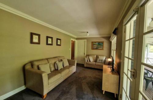 Woodend House | Noonan House, 5 bedrooms. Hop & skip to town