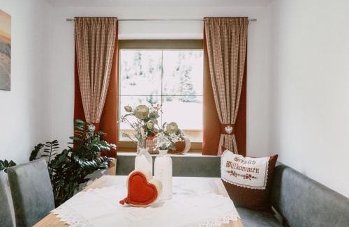 Schmirn Apartment | Nedererhof - Zimmer Enzian mit Gemeinschaftsküche