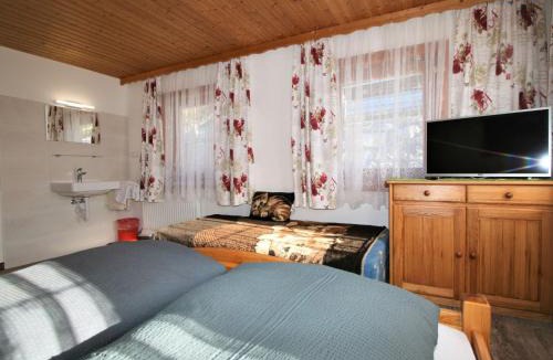 Holdernach Apartment | Apartment Unterflöber-3 by Interhome