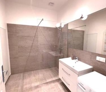 Schottenfeld Apartment | Brand New Spacious & Stylish Aptmt in City-Centre