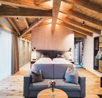 Kaprun Ski Chalet | Premium Chalets by ZAGLGUT, Zell am See-Kaprun - Wellness & Infinity Pool, Air Conditioning, Panoramic Views & Summer Card Included