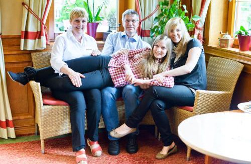 Weissenbach Bed & Breakfast | Dorf Café