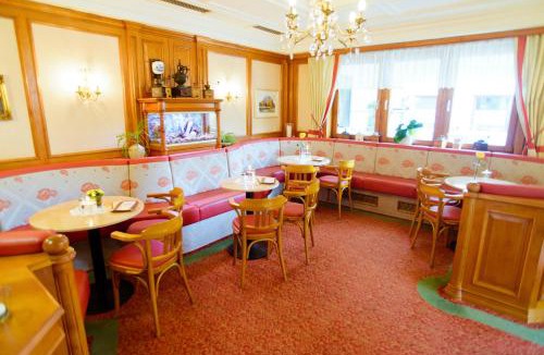 Weissenbach Bed & Breakfast | Dorf Café