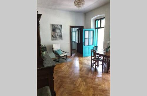 Maria Woerth Villa | Alte Villa 400m2 Seegrund nur für euch - old villa with 400m2 beach just for you