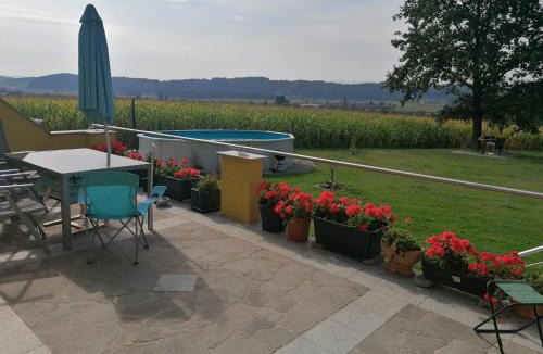 Groß Sankt Florian Apartment | HAUS SONBERG mit Garten, Pool, Fasssauna, semi detached house with garden